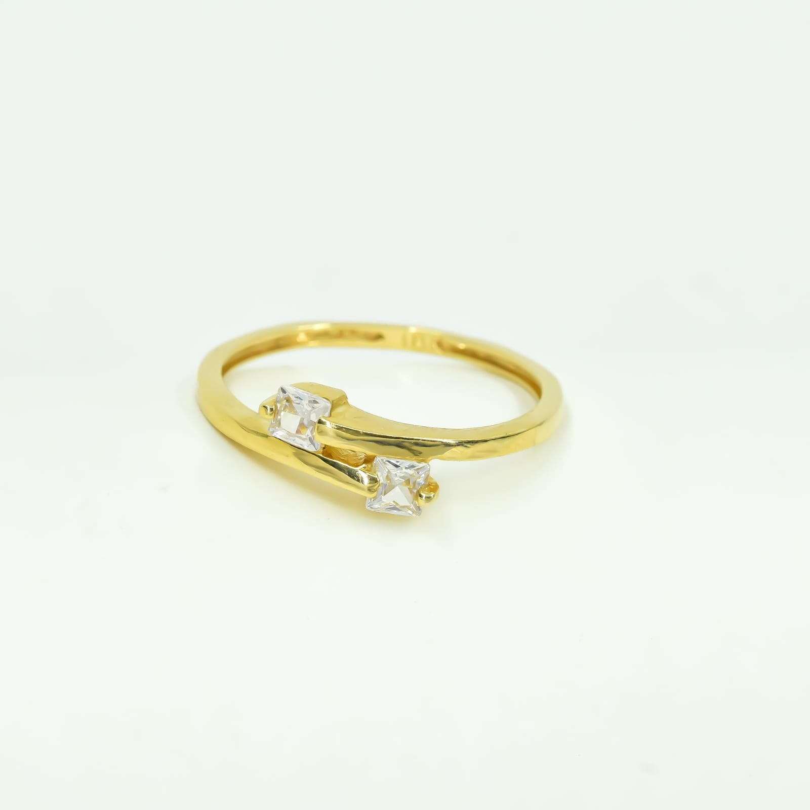 ANILLO CON ZIRCON ORO DE 18K