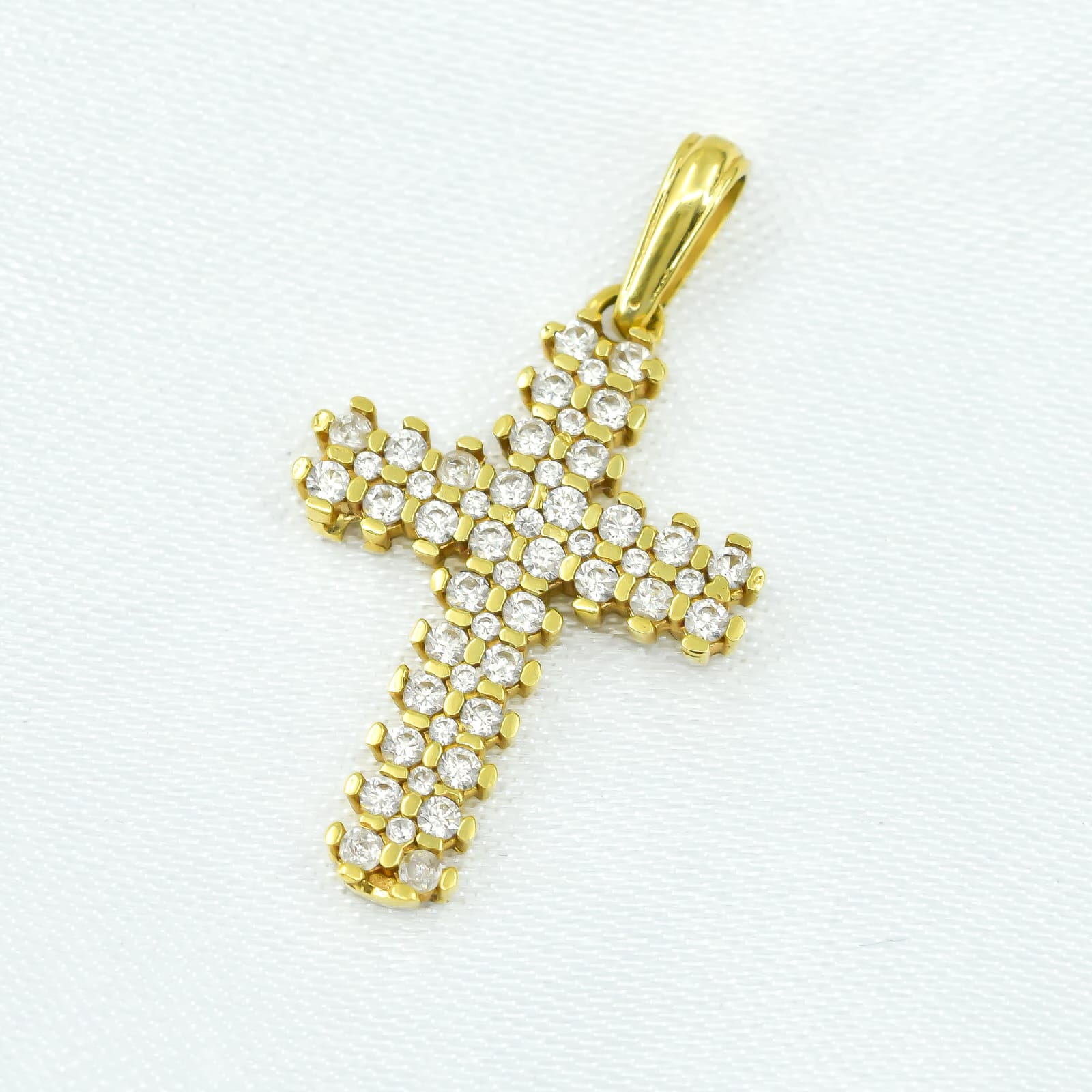 DIJE CURZ CON ZIRCONES ORO 18K X 3CM